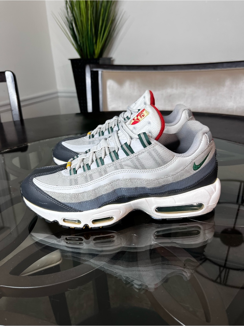Nike Air Max 95 Prep School
Men's Low Top Leather
Sneakers Gray Black Mens Sz 9